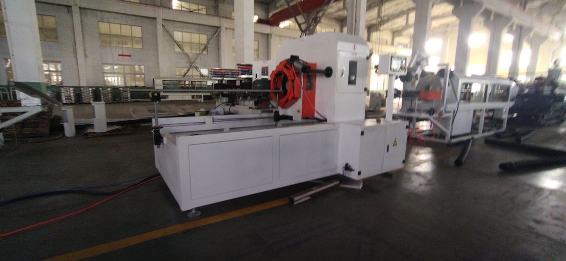 उन्नत पीएलसी नियंत्रण प्रणाली और 50 मिमी-200 मिमी पाइप व्यास रेंज के लिए 28/36 जोड़े मोल्ड के साथ स्वचालित डबल वॉल नालीदार पाइप एक्सट्रूज़न लाइन