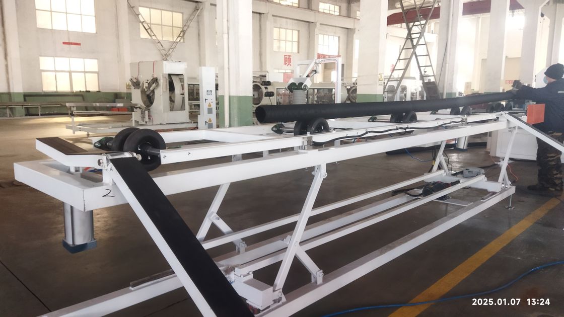 टिकाऊ पाइपों के लिए सीमेंस पीएलसी और 250-1000kg/h क्षमता के साथ कम्प्यूटरीकृत डबल वॉल नालीदार पाइप एक्सट्रूज़न लाइन