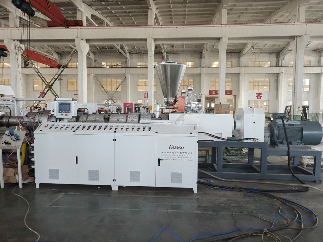 पीवीसी सामग्री उत्पादन के लिए अनुकूलन योग्य पीवीसी नालीदार पाइप बनाने की मशीन