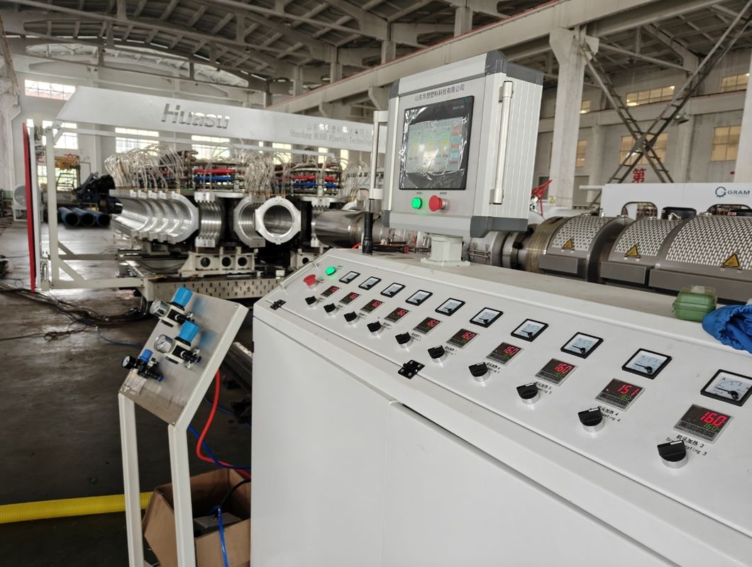 गुलदस्ता डबल स्ट्रैंड्स प्लास्टिक पाइप एक्सट्रूडर उत्पादन लाइन उच्च दक्षता