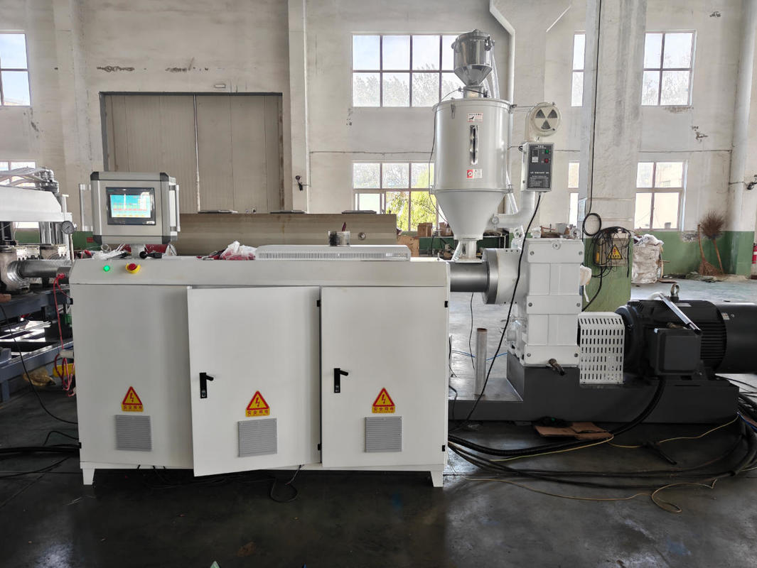 220-440V वोल्टेज, 15m/min अधिकतम आउटपुट गति और 75-250mm विनिर्देश के साथ सिंगल वॉल नालीदार पाइप एक्सट्रूज़न लाइन