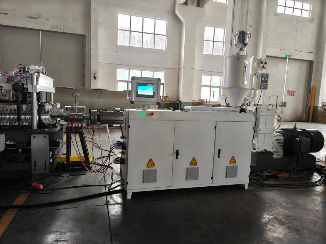 डबल वॉल घुमावदार पाइप एक्सट्रूज़न लाइन 1 सेट वाटर कूलिंग टैंक HV>740 बैरल स्क्रू और 1 साल की वारंटी के साथ