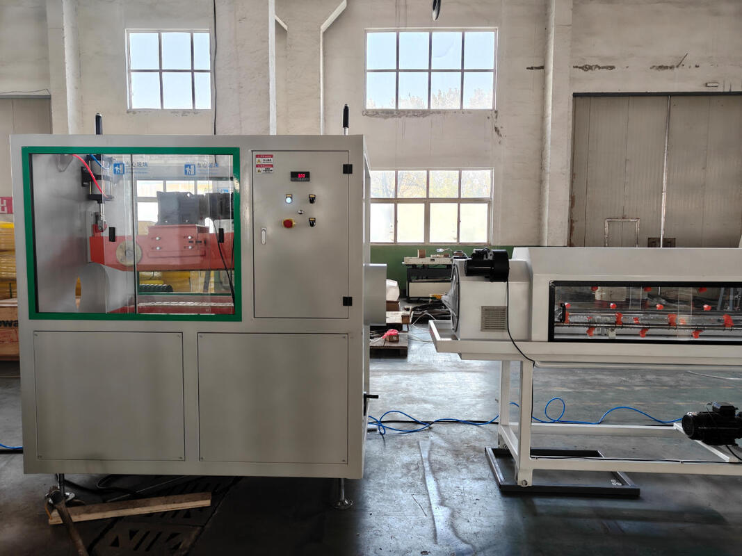 HV>740 बैरल पेंच और 20CrMnTi गियर सामग्री के साथ स्वचालित डबल वॉल नालीदार पाइप एक्सट्रूज़न लाइन