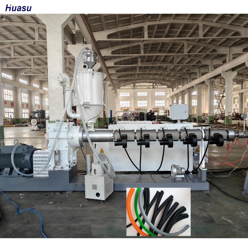 डबल वॉल नालीदार पाइप एक्सट्रूज़न लाइन जिसमें सीमेंस एसी मोटर, 33:1 स्क्रू अनुपात, और वाटर कूलिंग सिस्टम है