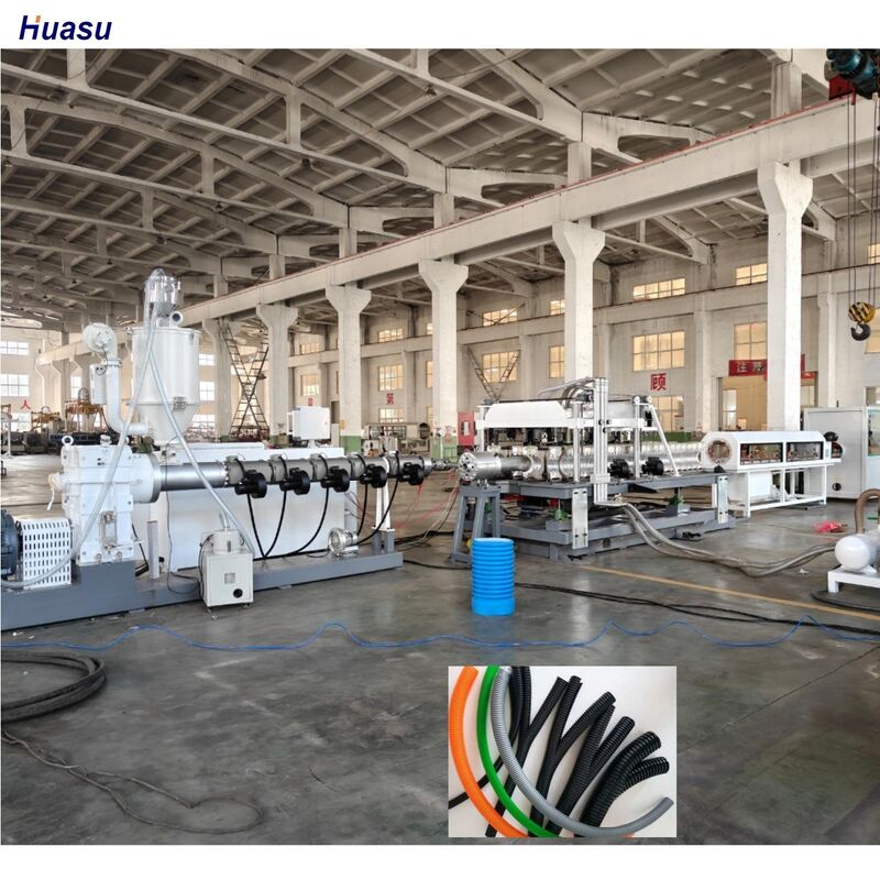 डबल वॉल नालीदार पाइप एक्सट्रूज़न लाइन जिसमें सीमेंस एसी मोटर, 33:1 स्क्रू अनुपात, और वाटर कूलिंग सिस्टम है