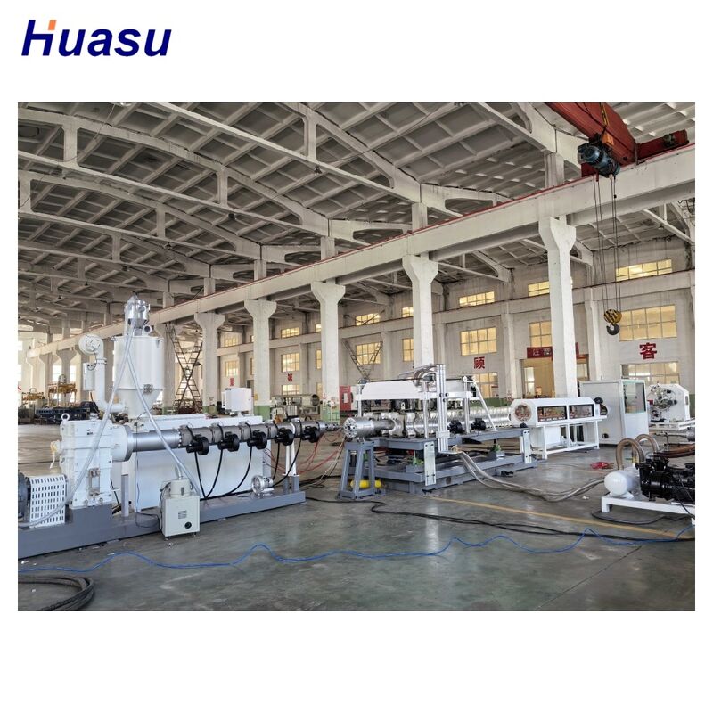 32mm-1600mm पाइप व्यास रेंज केबल सुरक्षा पाइप एक्सट्रूज़न लाइन जिसमें पीएलसी नियंत्रण टच स्क्रीन इंटरफ़ेस और नाइट्राइडिंग ट्रीटमेंट स्क्रू है