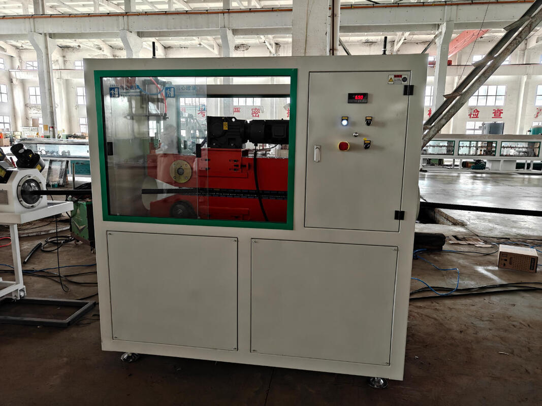 पीएलसी नियंत्रण एकल दीवार नालीदार पाइप एक्सट्रूज़न लाइन बैरल नाइट्राइडिंग गहराई के साथ 0.4 ∼ 0.7 मिमी और श्नाइडर / सीमेंस इलेक्ट्रिक घटक