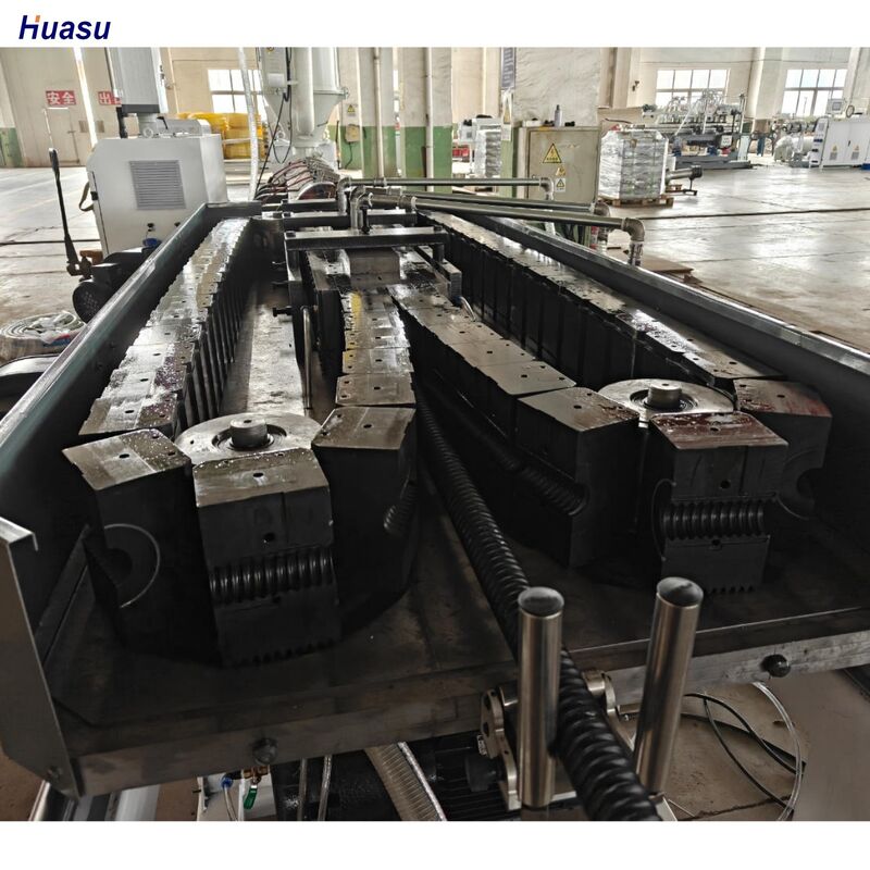 सिंगल वॉल नालीदार पाइप एक्सट्रूज़न लाइन बैरल नाइट्राइडिंग गहराई 0.4 से 0.7 मिमी, कुल शक्ति 25 से 50, और पाइप उत्पादन के लिए पीएलसी नियंत्रण के साथ