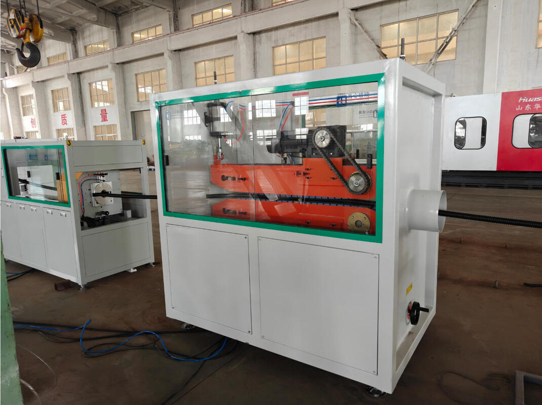 पीएलसी नियंत्रण एकल दीवार घुमावदार पाइप एक्सट्रूज़न लाइन 37kw मोटर शक्ति और बैरल नाइट्राइडिंग गहराई 0.4 ∼ 0.7 मिमी के साथ