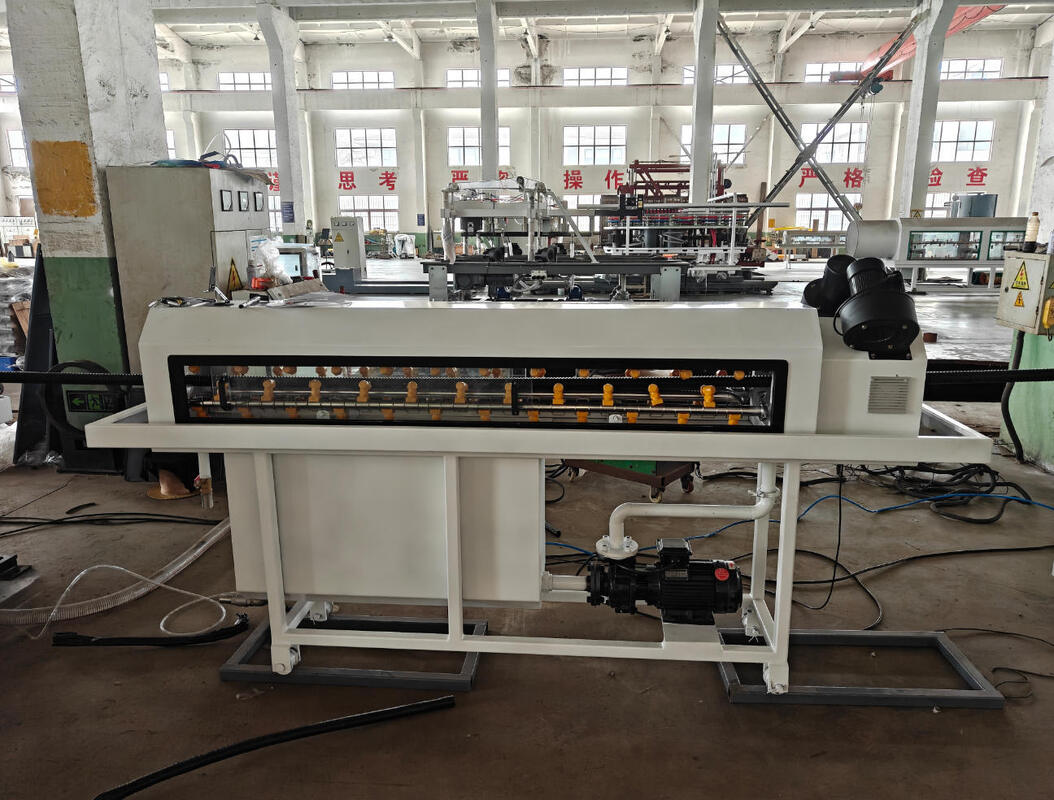 पीएलसी नियंत्रण प्रणाली और श्नाइडर/सीमेंस इलेक्ट्रिक घटकों के साथ सिंगल वॉल नालीदार पाइप एक्सट्रूज़न लाइन, बैरल नाइट्राइडिंग गहराई 0.4 से 0.7 मिमी