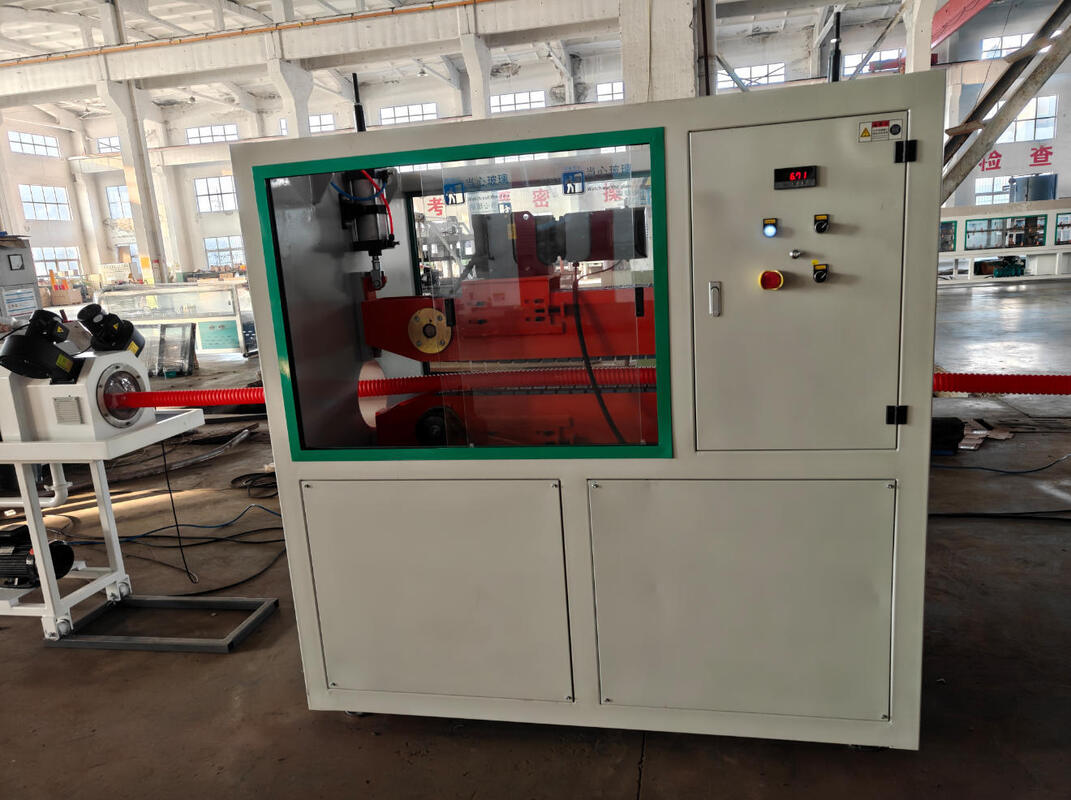 औद्योगिक उपयोग के लिए एलडी अनुपात 33 38 40 के साथ उच्च सटीकता वाली स्वचालित एकल दीवार नालीदार पाइप एक्सट्रूज़न मशीन