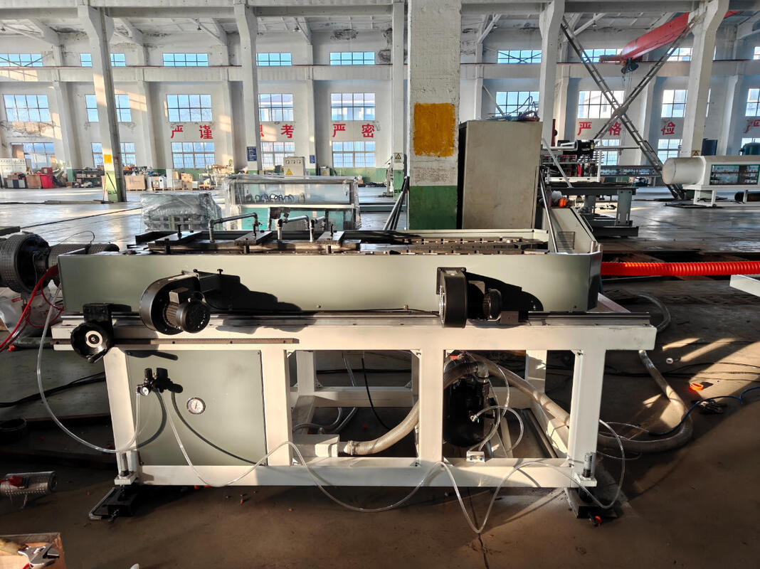 पीई प्लास्टिक प्रसंस्करण के लिए 38CrMoAlA बैरल सामग्री के साथ जल शीतलन प्रणाली सिंगल वॉल नालीदार पाइप एक्सट्रूज़न लाइन