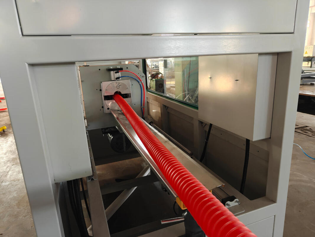 सिंगल वॉल नालीदार पाइप एक्सट्रूज़न लाइन पानी शीतलन प्रणाली के साथ और पाइप व्यास रेंज 16 मिमी-1600 मिमी के लिए एल / डी अनुपात 33/38/40