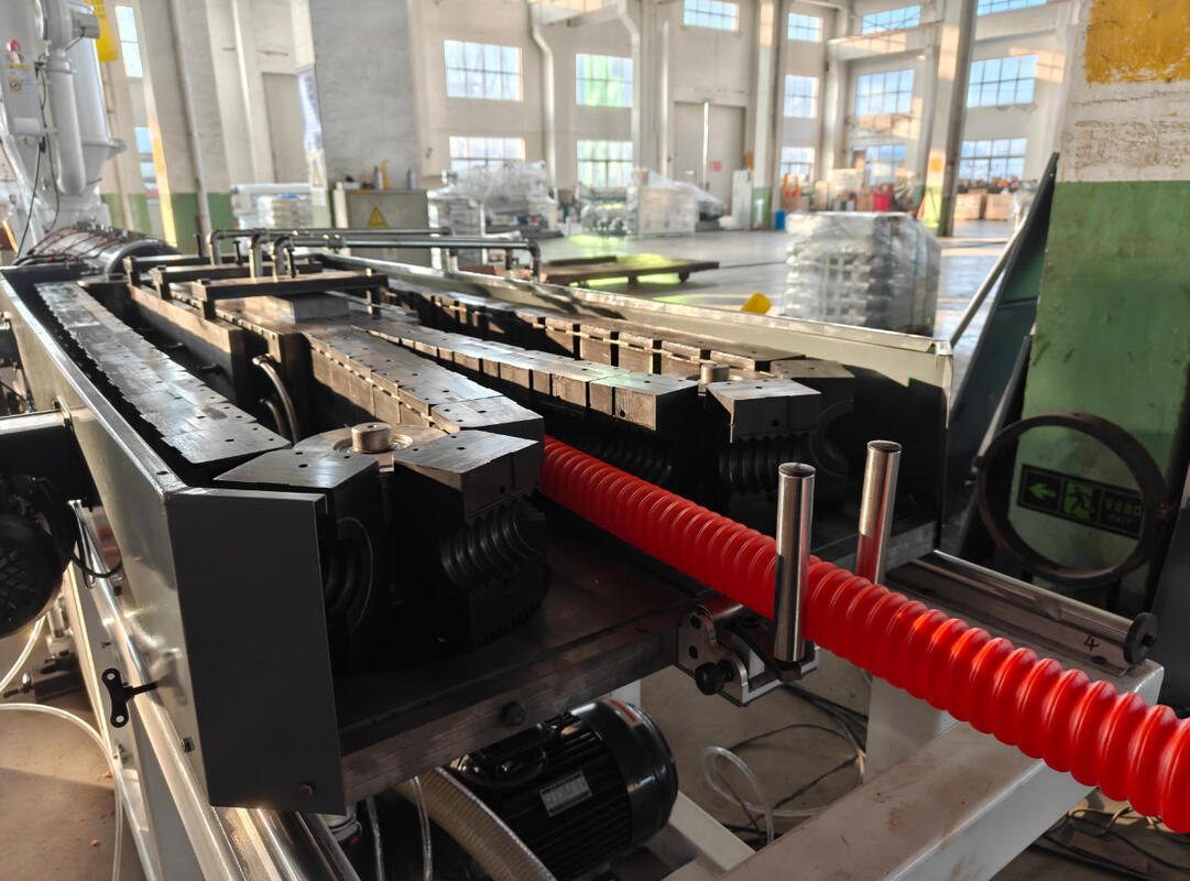 सिंगल वॉल वेरिफाइड पाइप एक्सट्रूज़न लाइन पानी ठंडा पीएलसी नियंत्रण प्रणाली और सीमेंस मुख्य मोटर के साथ