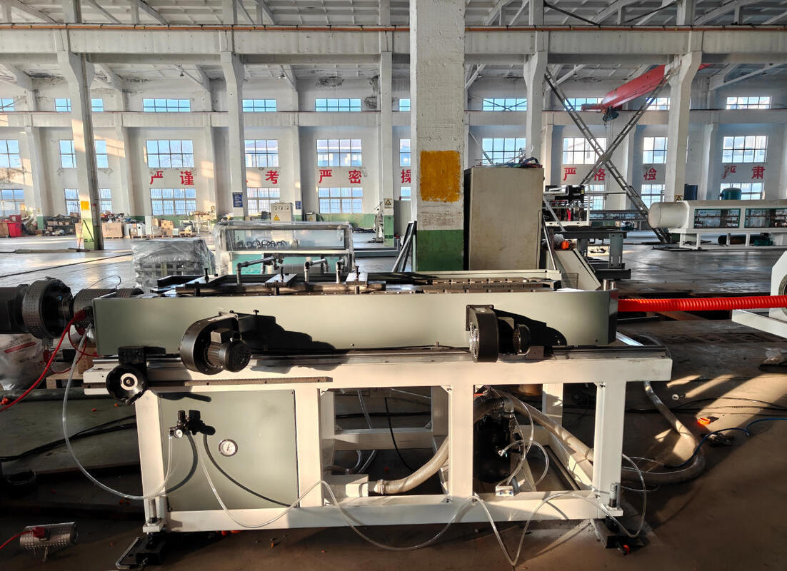 उच्च स्थायित्व के लिए सीमेंस आवृत्ति नियंत्रक और 20CrMnTi गियर सामग्री के साथ डबल वॉल नालीदार पाइप एक्सट्रूज़न लाइन