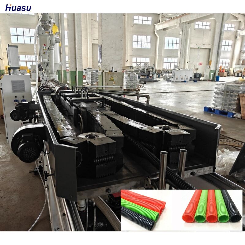 उच्च परिशुद्धता उत्पादन के लिए गहरी पेंच चैनल संरचना और सीमेंस मोटर के साथ एकल दीवार नालीदार पाइप एक्सट्रूज़न लाइन