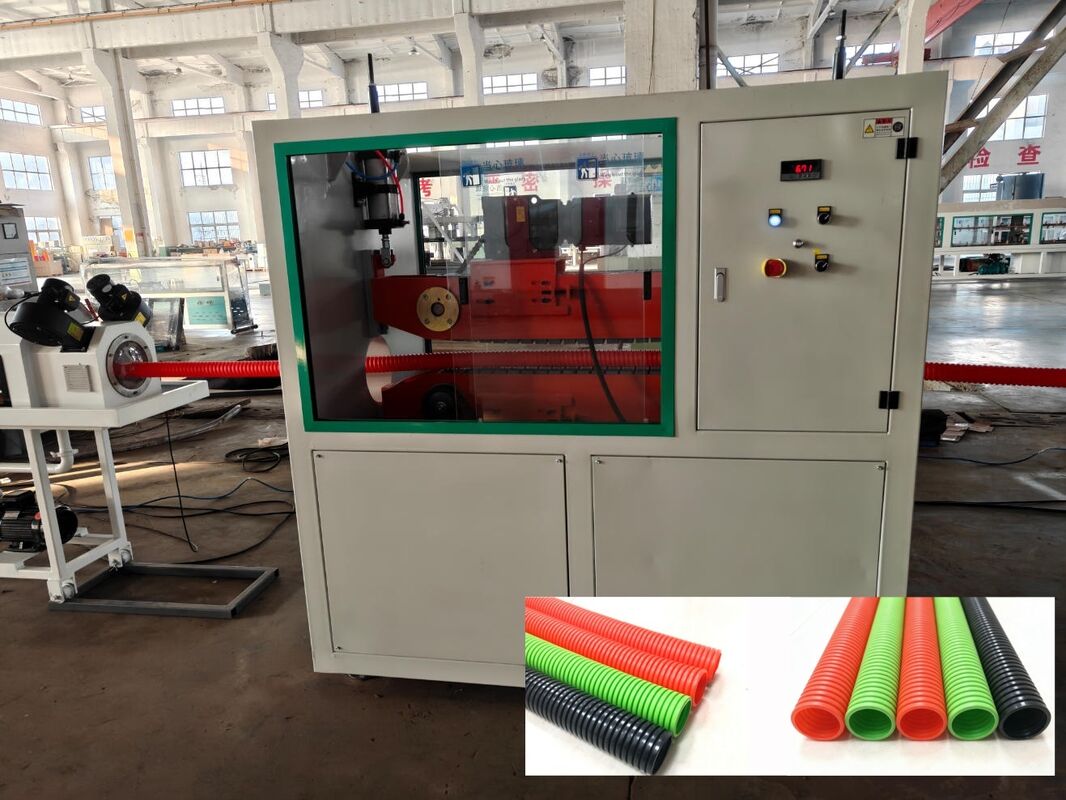 पीएलसी रिमोट कंट्रोल और उच्च गुणवत्ता वाले स्टील वाटर स्लीव के साथ सिंगल वॉल नालीदार पाइप एक्सट्रूज़न लाइन