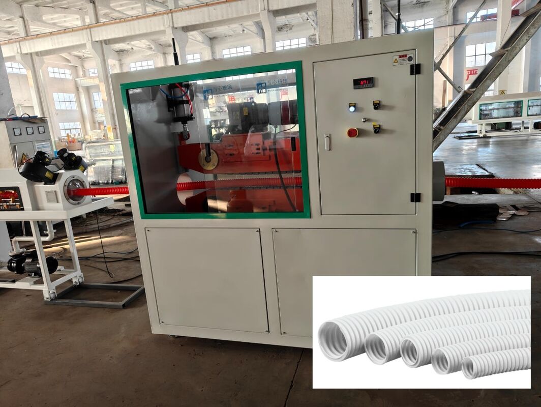 पीएलसी रिमोट कंट्रोल के साथ कस्टमाइज्ड नालीदार पाइप उत्पादन लाइन, निर्बाध और सुसंगत पाइप आउटपुट के लिए डिज़ाइन की गई