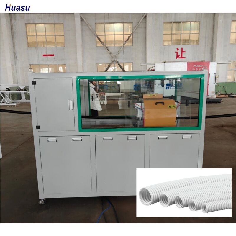 उत्पादन के लिए ओम्रॉन रिले से सुसज्जित पीएलसी रिमोट कंट्रोल सिंगल वॉल नालीदार पाइप एक्सट्रूज़न लाइन एक्सट्रूडिंग मशीन