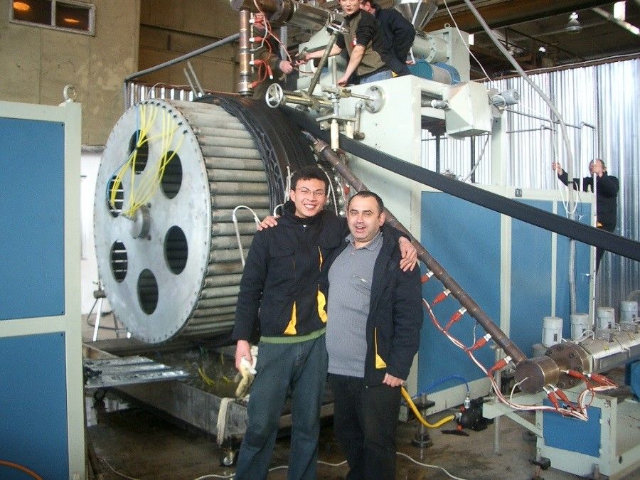 विशाल व्यास Hollowness एचडीपीई पाइप बाहर निकालना लाइन दीवार सर्पिल पाइप उत्पादन लाइन